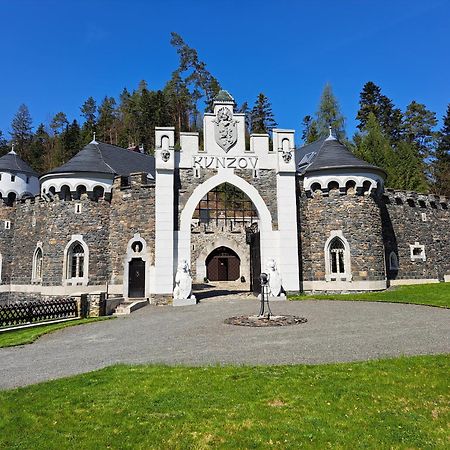 Hrad Kunzov Glamping & Spa & Restaurant Přerov Kültér fotó